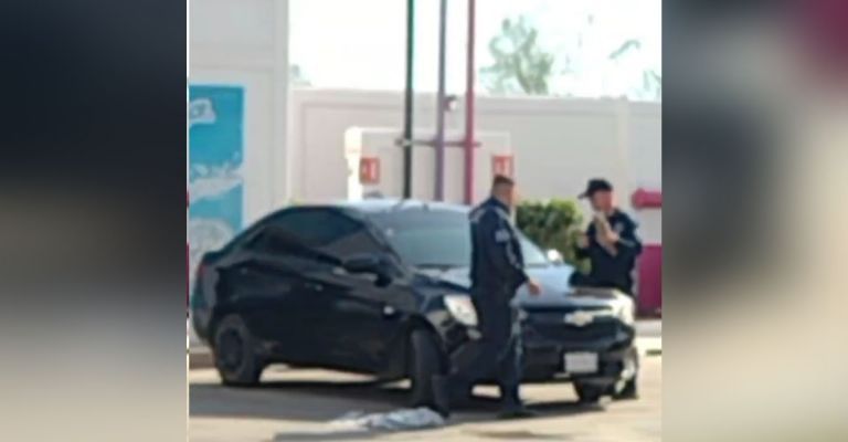 Autoridades trabajando en el sitio