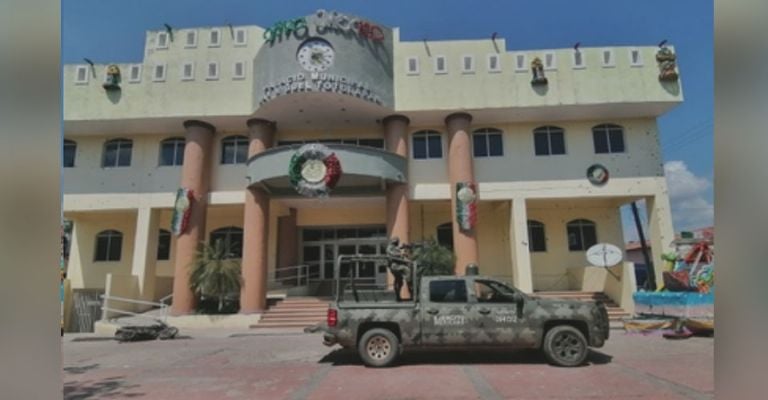 Sicarios irrumpen en Ayuntamiento de San Miguel Totolapan y asesinan al alcalde