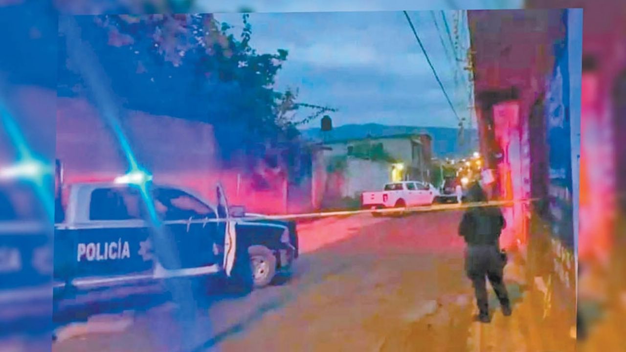 Autoridades llegan al sitio del crimen