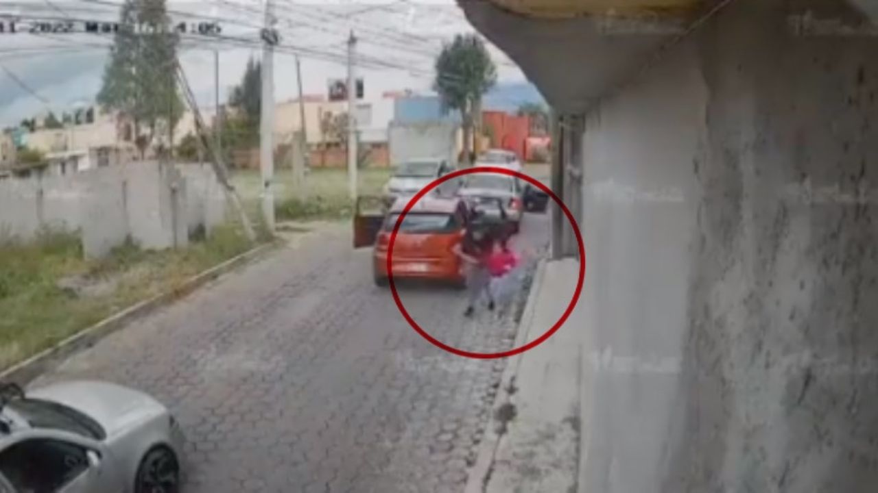 No solo en el Edomex: VIDEO capta el secuestro de una menor de edad en Tlaxcala