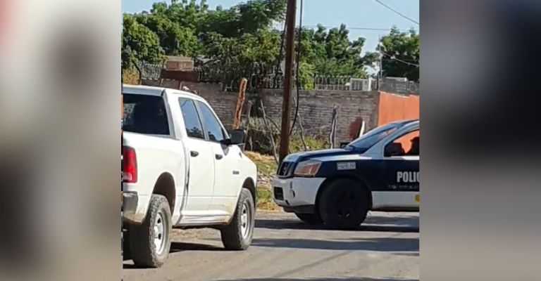 Autoridades llegan al sitio del crimen