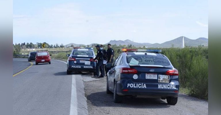 Autoridades llegan al sitio del crimen