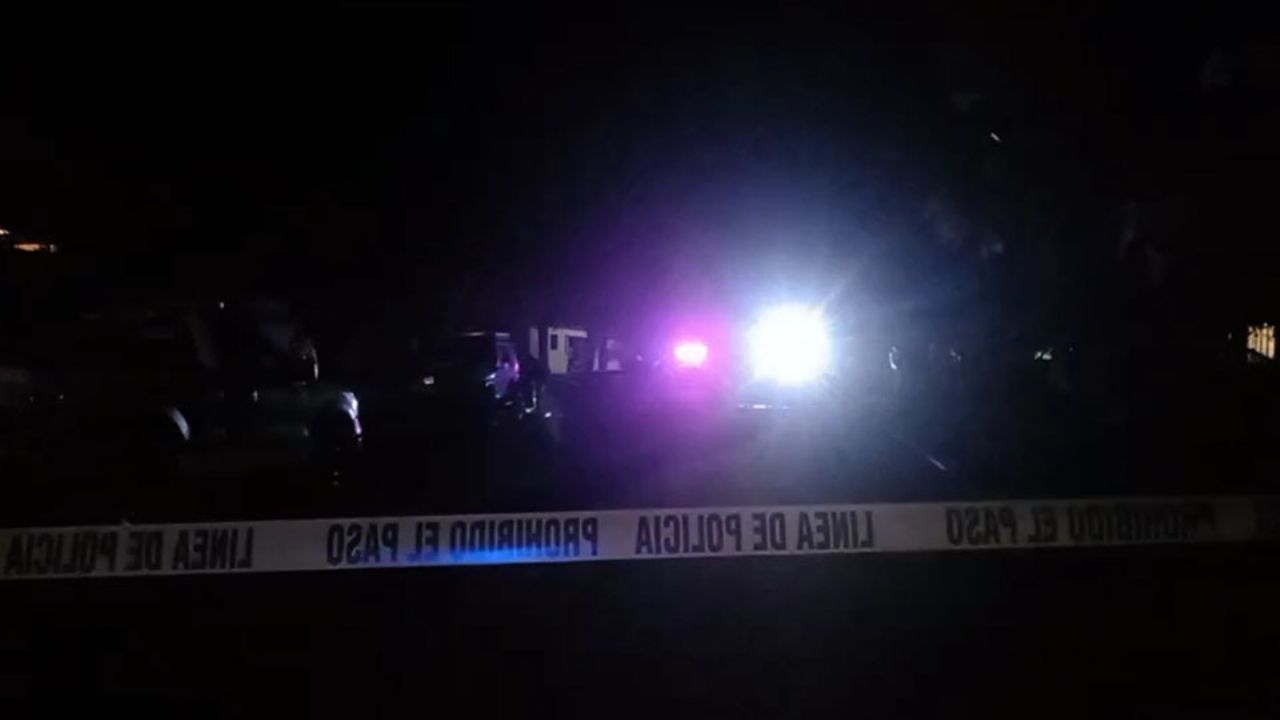 Autoridades llegan al sitio del crimen