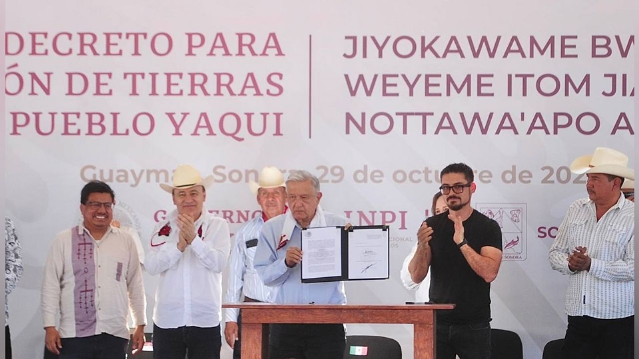 AMLO firma decreto para restitución de terrenos a la etnia Yaqui; les entregan más de 32 mil hectáreas