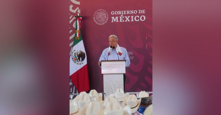 AMLO firma decreto para restitución de terrenos a la etnia Yaqui
