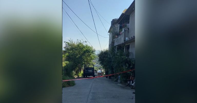 Autoridades llegan al sitio del crimen