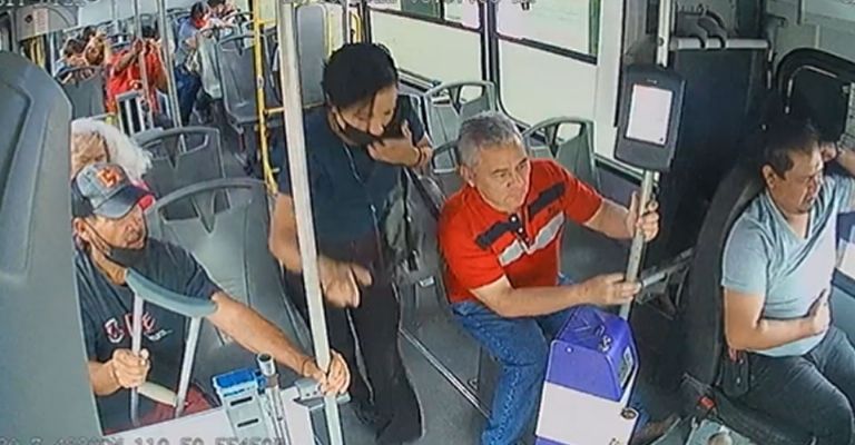 Chofer de un autobús se duerme y choca en Hermosillo