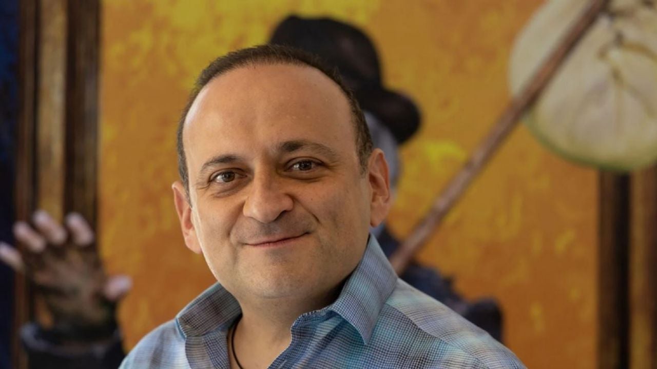 Eduardo le hace sorpresa a una fan y ésta termina llorando