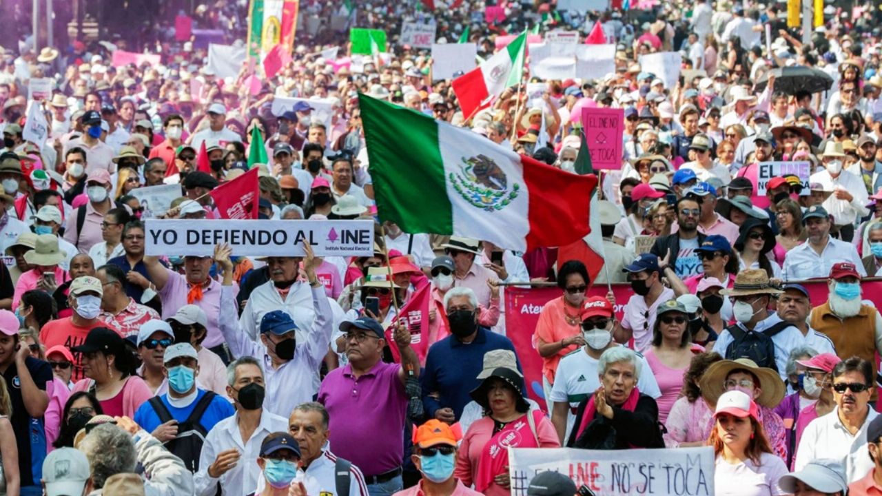 Miles de personas salen a gritar “El INE no se toca”; Sonora registra buena participación
