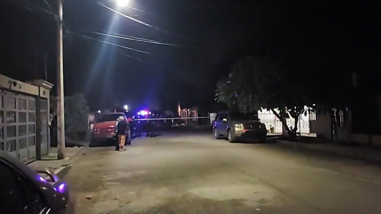 Hombre es atacado a balazos al viajar a bordo de su vehículo en Zamora; murió al llegar al hospital