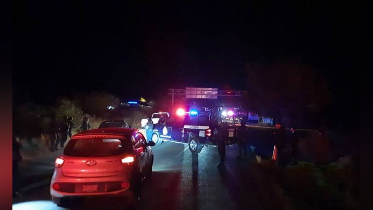 Autoridades llegan al sitio del crimen