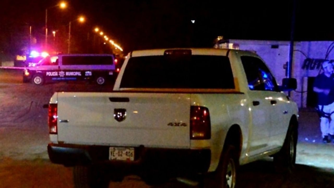 Autoridades llegan al sitio del crimen