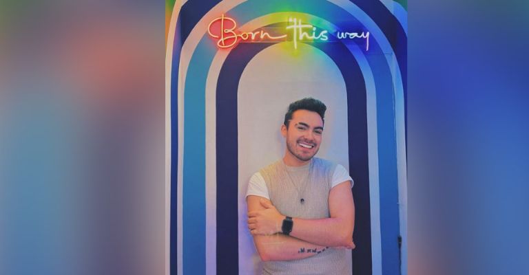 Exacadémico rompe el silencio al afirmar que fue obligado a salir del clóset en el reality