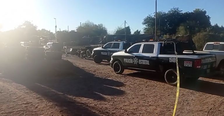 Autoridades llegan al sitio del crimen