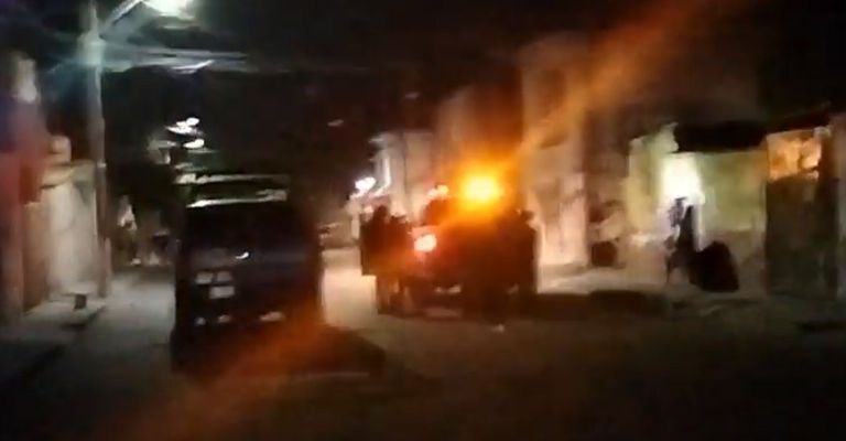 Autoridades llegan al sitio del crimen