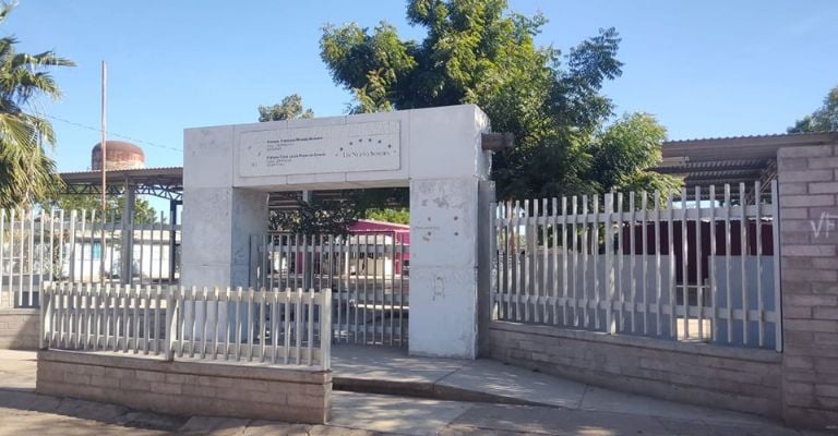 Continúa drenaje colapsado al interior de escuela primaria en Ciudad Obregón