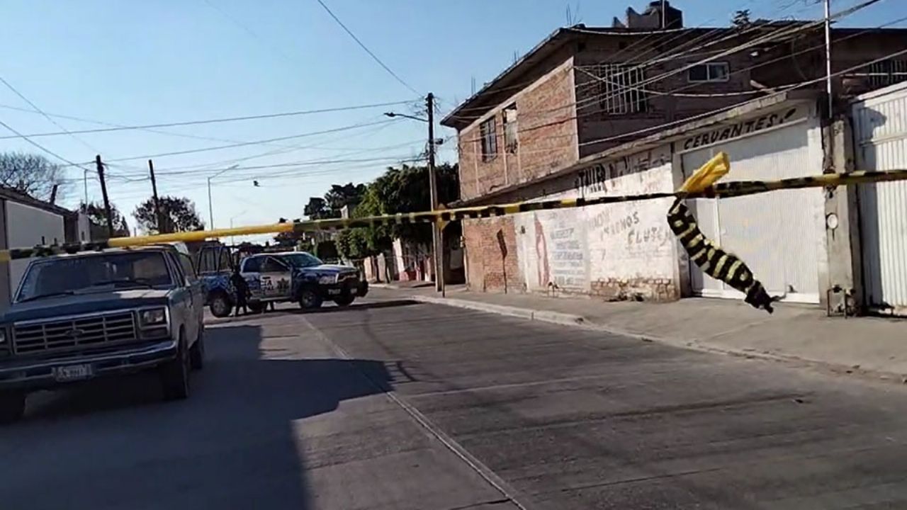 Empleado de la construcción es ultimado dentro de un domicilio en obra negra