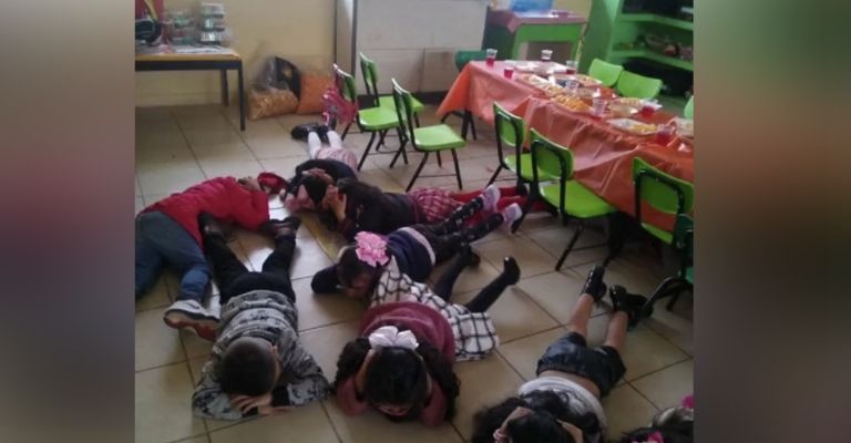 La tragedia de los niños pecho tierra