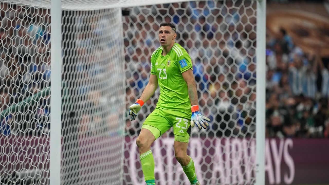 ¿Medida anti 'Dibu'? FIFA planearía cambios para evitar algunas prácticas como las que hace el argentino