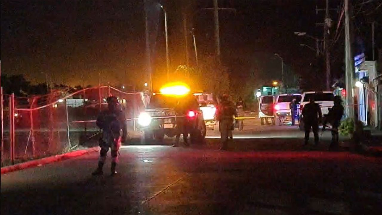 En plena vía pública del sector norte de Guaymas, sicarios acribillan a un hombre