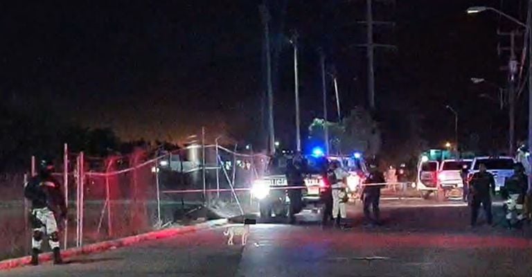 Autoridades llegan al sitio del crimen