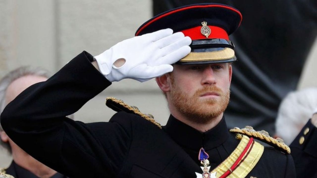 Horas antes de lanzar su libro, Harry va a la TV para beber tequila pese a asegurar que estaba sobrio