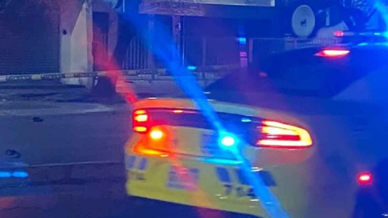 Autoridades llegan al sitio del crimen