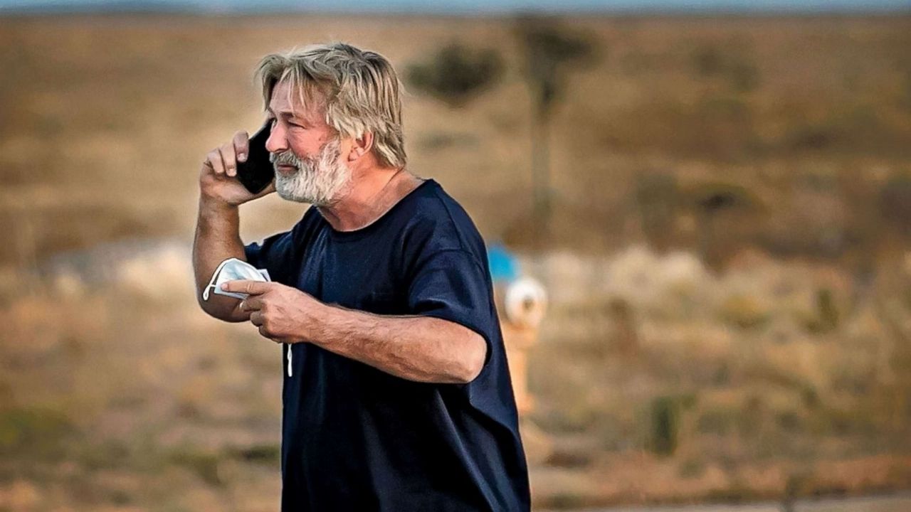 El juicio contra Alec Baldwin continuará