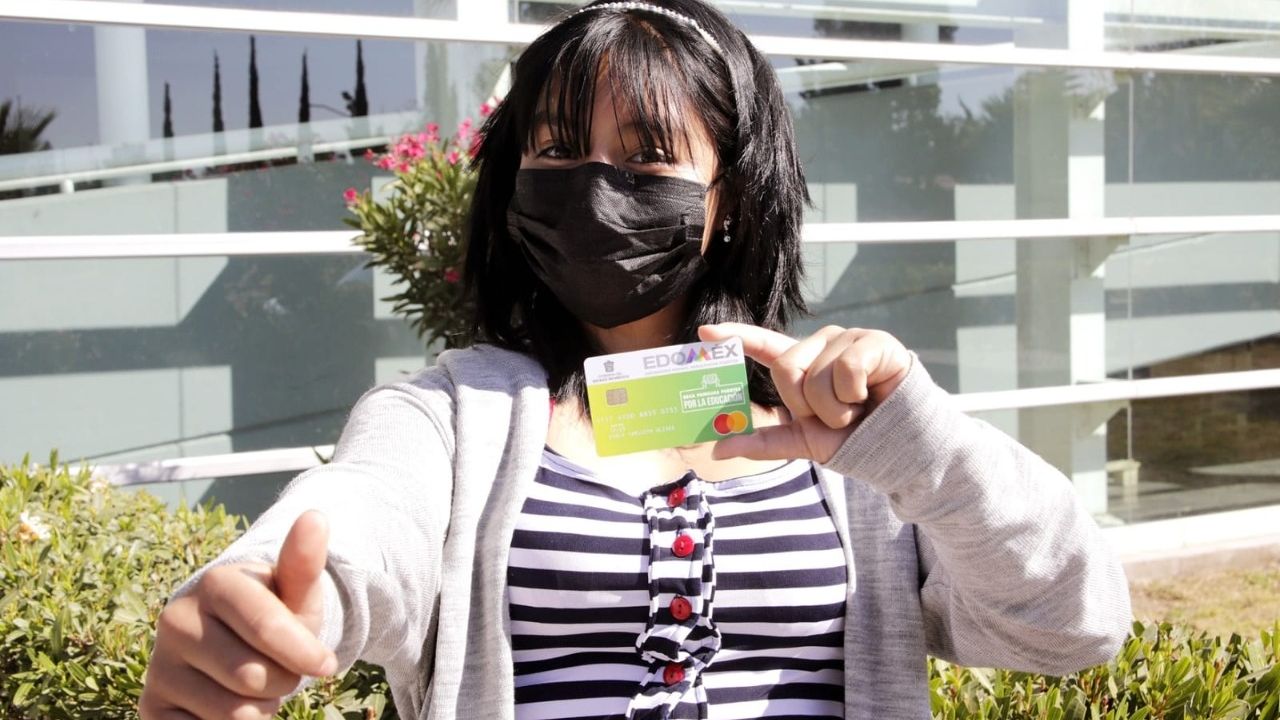 Apoyo a la educación: En 5 años entregan casi 700 mil Becas en el Estado de México