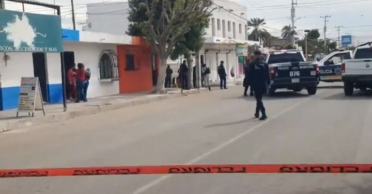 Autoridades llegan al sitio