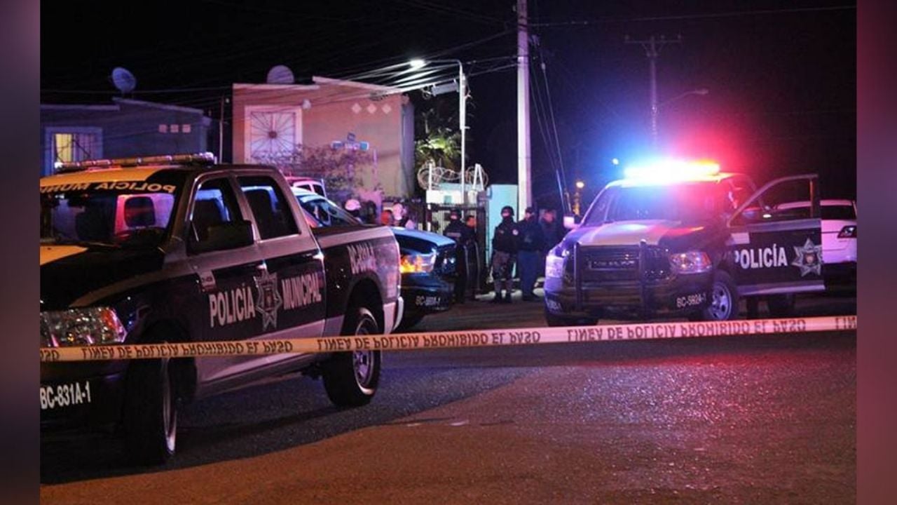 Autoridades llegan al sitio del crimen