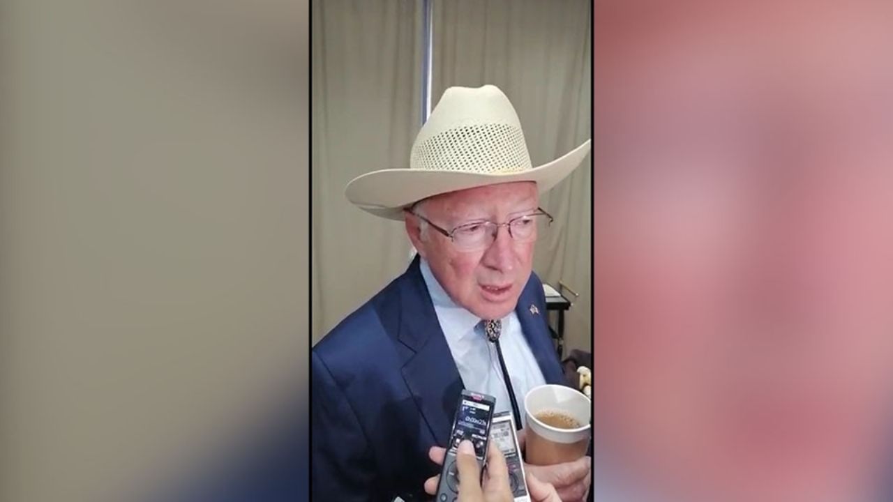 “Nomás estoy pescando el Sol”: Ken Salazar evita las importaciones de maíz transgénico y migración