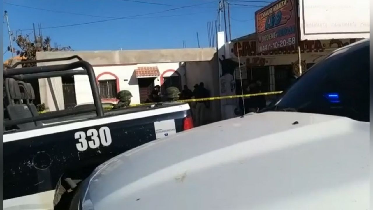 Autoridades llegan al sitio del crimen