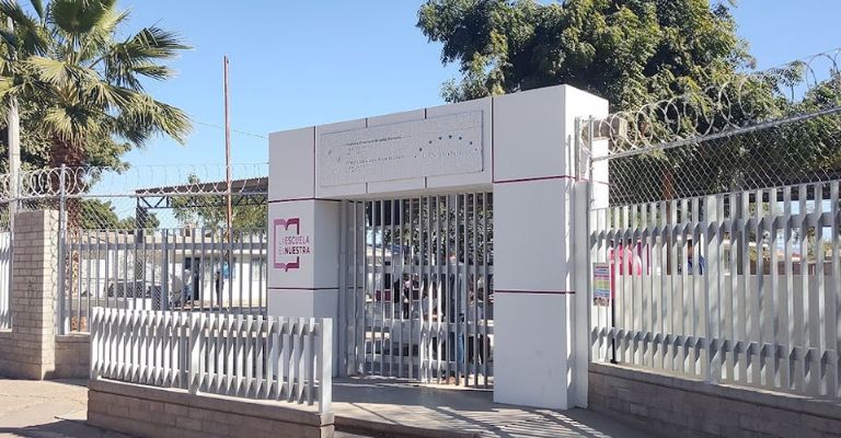 Drenaje colapsado deja a alumnos sin sanitarios en la escuela Francisco Montaño