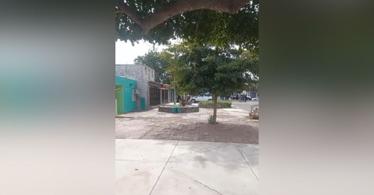 Autoridades llegan al sitio del crimen