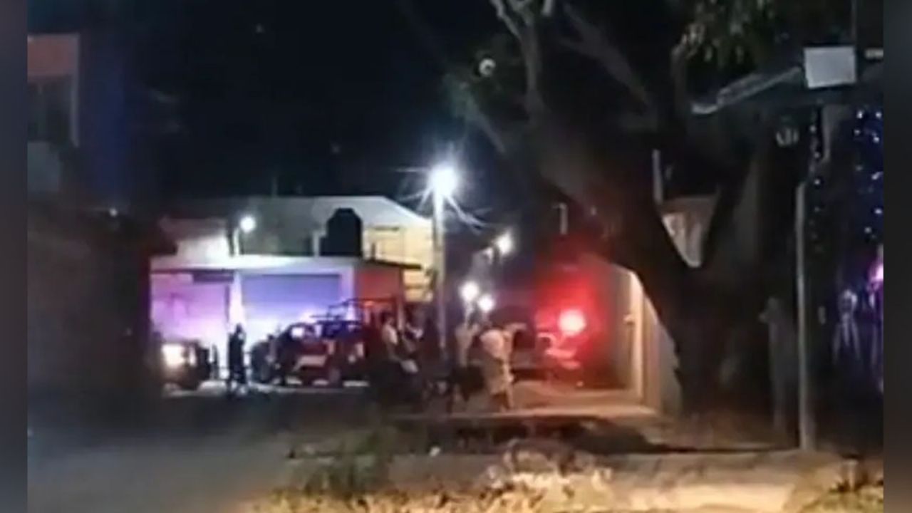 Autoridades llegan al sitio del crimen