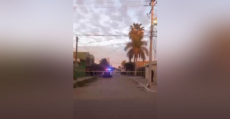 Autoridades llegan al sitio del crimen