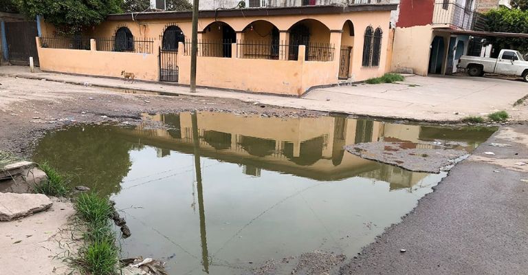 Vecinos de la colonia Cortinas de Cajeme denuncian problema de aguas negras