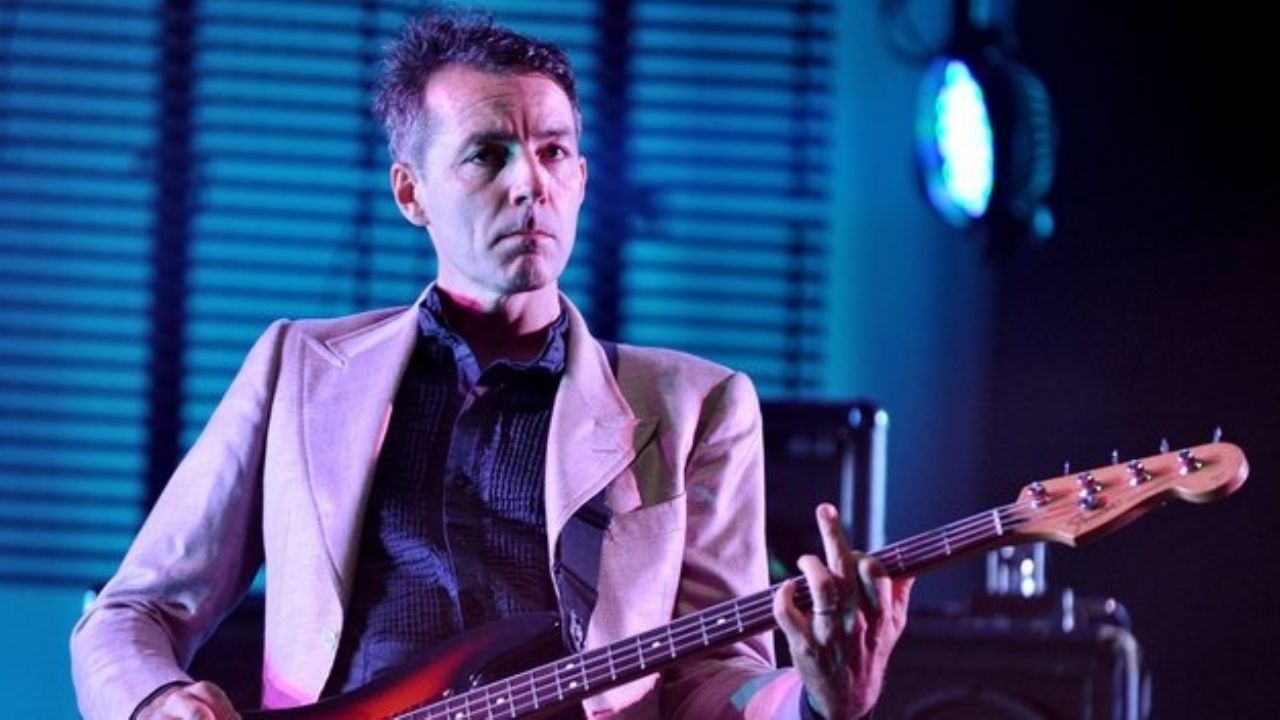 El rock está de luto: Confirman la muerte de Steve Mackey, bajista de Pulp, a los 56 años