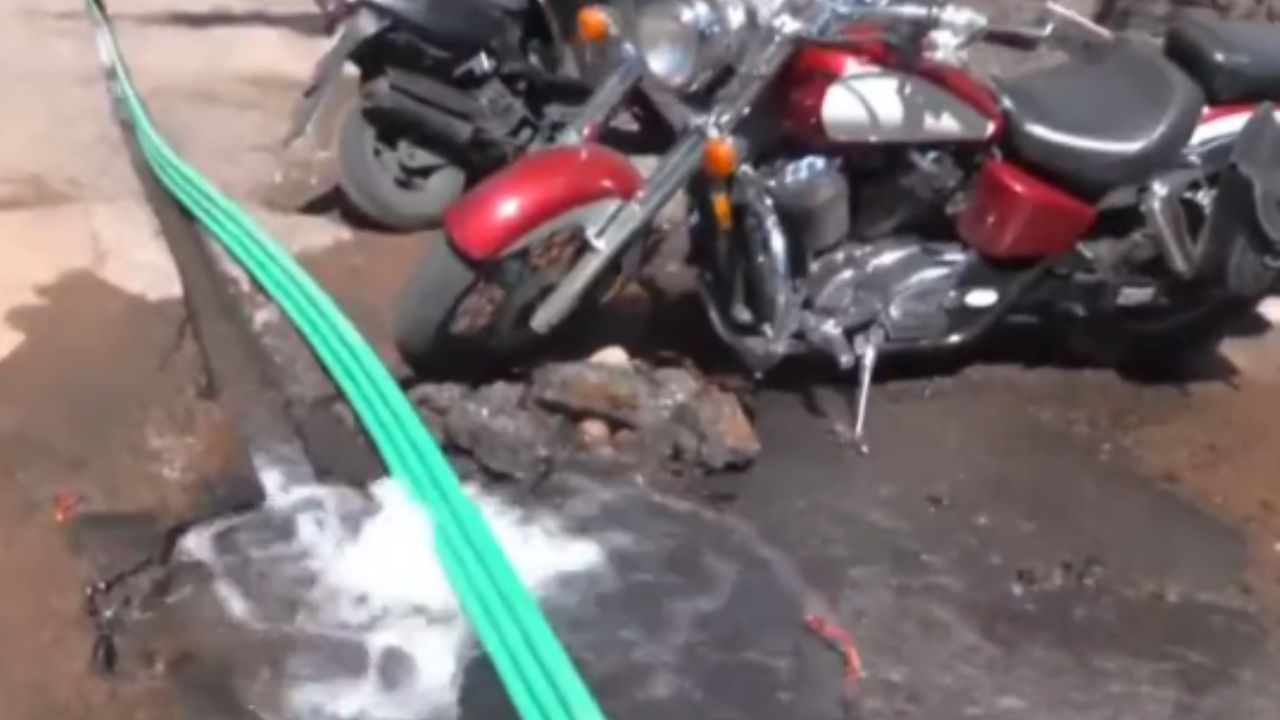 Reportan mega fuga de agua en la Venustiano Carranza, en CDMX; Sacmex ya la atiende