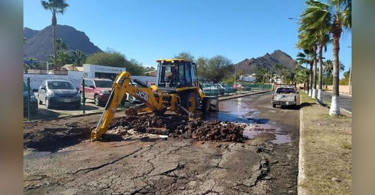 Colapsa drenaje en el sector Miramar de Guaymas
