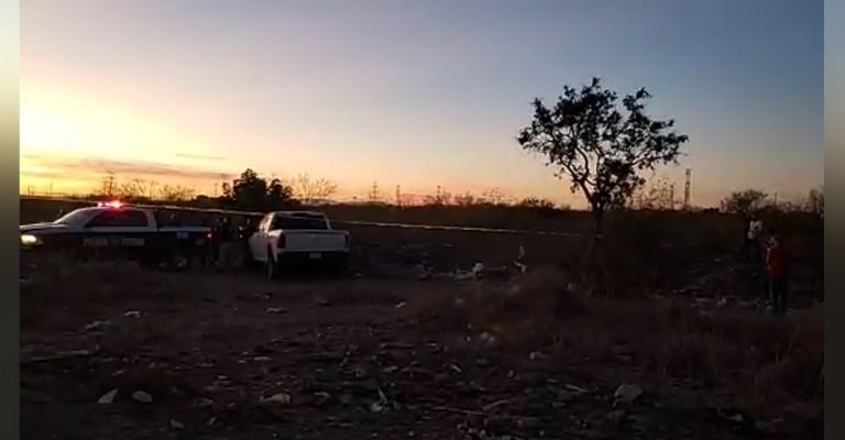 Autoridades llegan al sitio del crimen