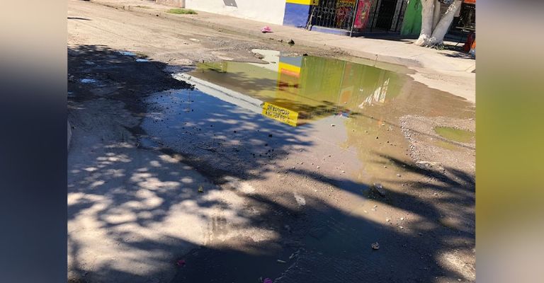 Vecinos de la colonia Cortinas en Ciudad Obregón presentan problemas con el drenaje