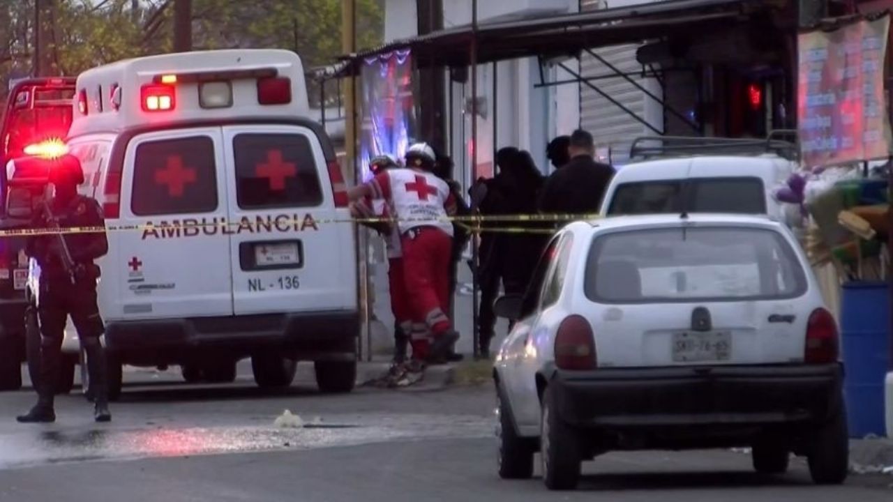 Paramédicos llegan al sitio