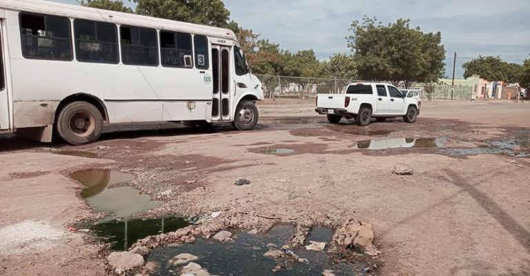 Vecinos del fraccionamiento el Rodeo tienen más de un año con varios drenajes colapsados