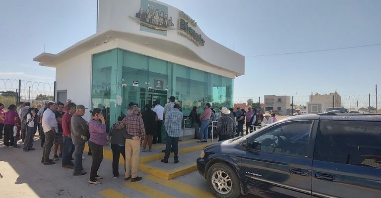 Bancos del Bienestar fracasan en atención ciudadana; reportan largas filas