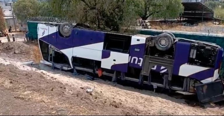 Denuncian vecinos de la colonia Cortinas en Ciudad Obregón casa abandonada convertida en basurero