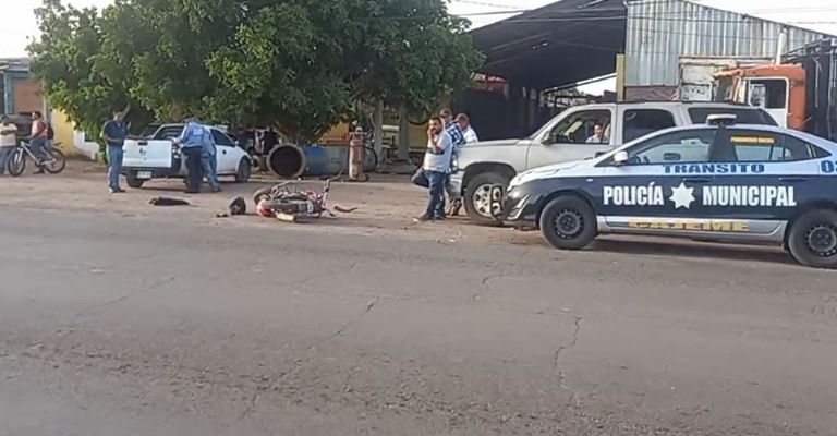 Autoridades llegan al sitio del crimen