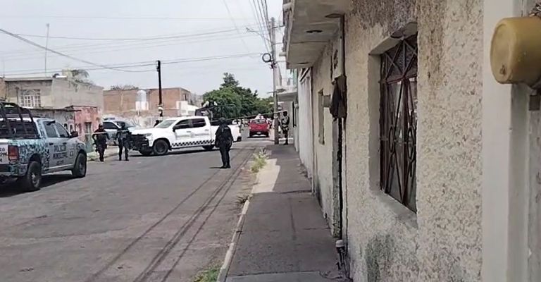 Autoridades llegan al lugar del crimen