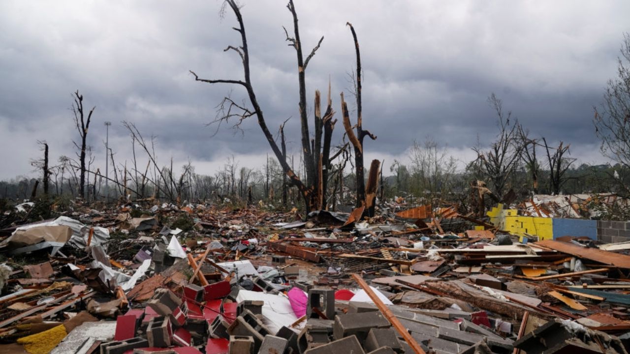 VIDEOS: Tornado devasta a Little Rock, Arkansas; reportan víctimas masivas y más de 600 heridos